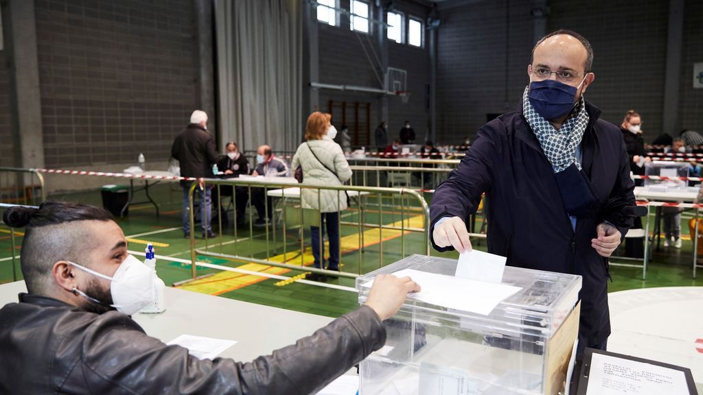 Alejandro Fernández vota en Tarragona y anima a los catalanes a participar en las elecciones