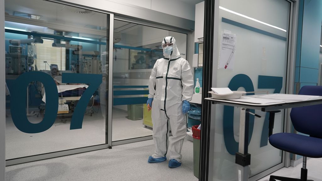 Madrid notifica un descenso de casos, con 835 nuevos contagios, y suma 45 muertes en un día Madrid notifica un descenso de casos, con 835 nuevos contagios, y suma 45 muertes en un día