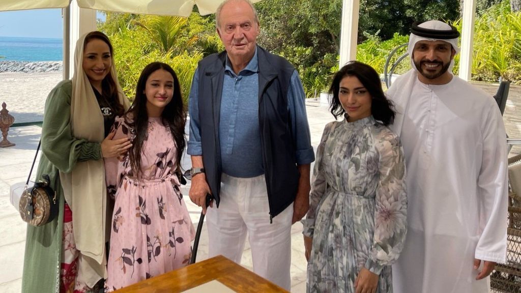 Amna Al Qubaisi, piloto de la Fórmula 3, publica una foto almorzando con en Rey Juan Carlos: "Fue un honor"