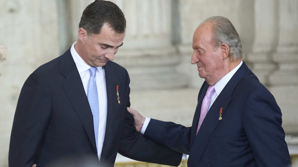 Juan Carlos y Felipe, en el momento de la abdicación