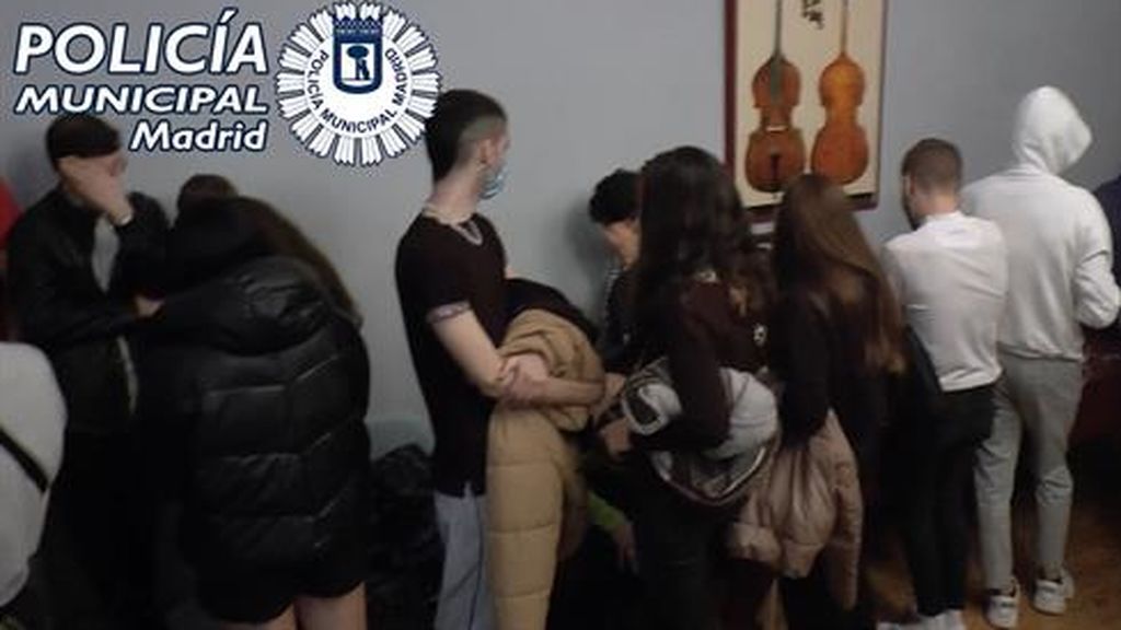 418 fiestas, 450 multas por botellón y 1.055 por toque de queda: el balance de la Policía Municipal este fin de semana 418 fiestas, 450 multas por botellón y 1.055 por toque de queda: el balance de la Policía Municipal este fin de semana