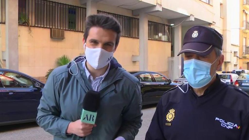 El portavoz de la Policía Nacional de Jaén explica los disturbios producidos por la agresión de dos agentes a un hombre y su hija menor de edad