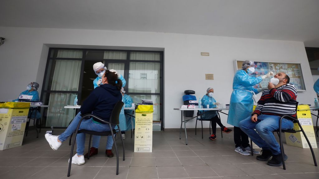 España sigue disminuyendo los contagios de coronavirus España sigue disminuyendo los contagios de coronavirus