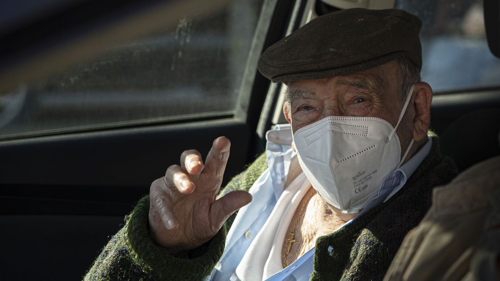 En el coche, a domicilio y nada de avisar al móvil: los retos logísticos de vacunar a los mayores de 80 En el coche, a domicilio y nada de avisar al móvil: los retos logísticos de vacunar a los mayores de 80