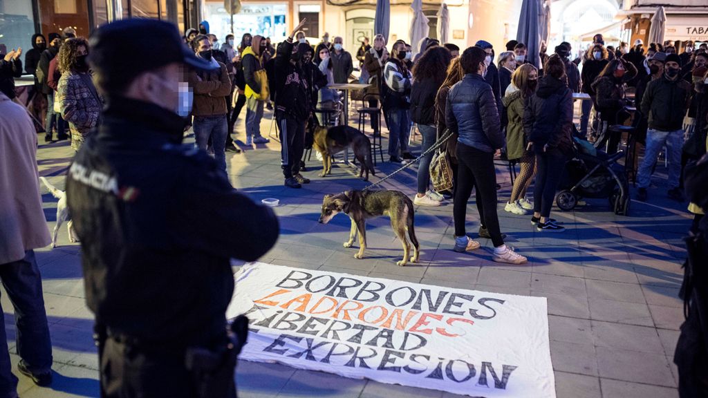 Los múltiples disturbios por la detención de Pablo Hasel, en imágenes
