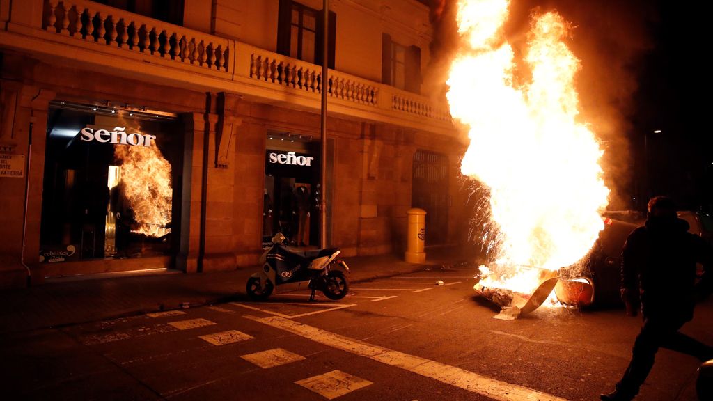 Los múltiples disturbios por la detención de Pablo Hasel, en imágenes