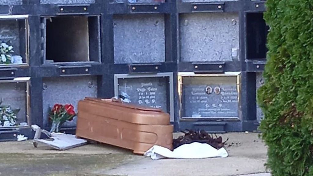 Así se encontró una vecina de la parroquia el camposanto