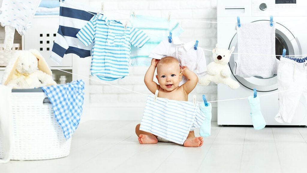 Cómo lavar la ropa del bebé: las claves para quitar las manchas y hacer que el tejido no le moleste.