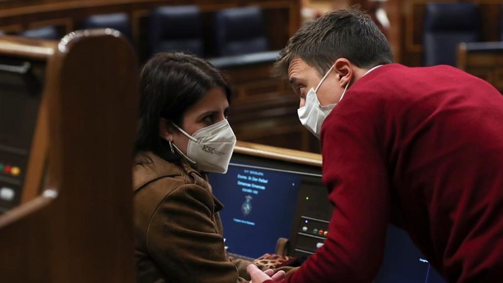 Podemos se abstiene en la ley Zerolo y acusa al PSOE de "desleal" y de "desvirtuar" el pacto de Gobierno Podemos se abstiene en la ley Zerolo y acusa al PSOE de "desleal" y de "desvirtuar" el pacto de Gobierno