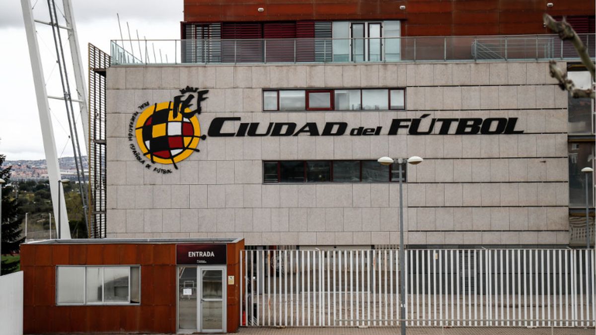 La RFEF cede sus instalaciones de la Ciudad del Fútbol de Las Rozas para la vacunación contra la covid La RFEF cede sus instalaciones de la Ciudad del Fútbol de Las Rozas para la vacunación contra la covid