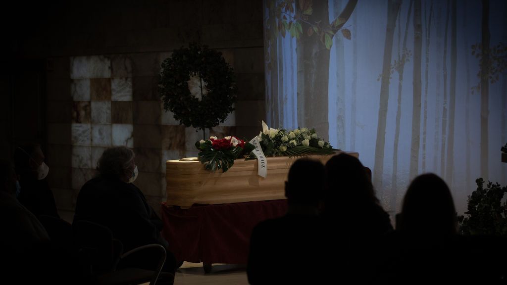 La pandemia deja los mismos muertos de covid en un año que los accidentes de tráfico en dos décadas