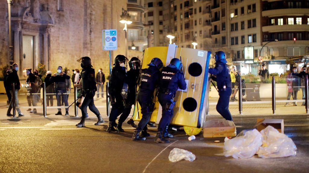 Altercados en Valencia en protesta por la detención del rapero Pablo Hasél