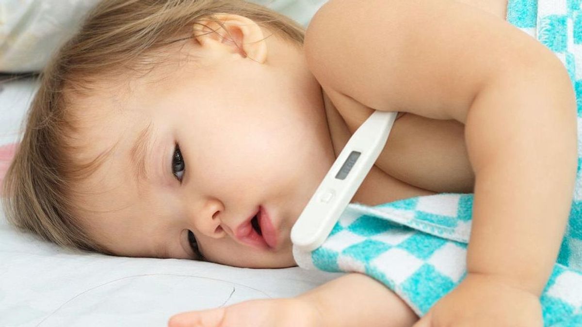 Qué hacer cuando tu hijo tiene fiebre: estas son las razones más comunes y cómo aliviarla