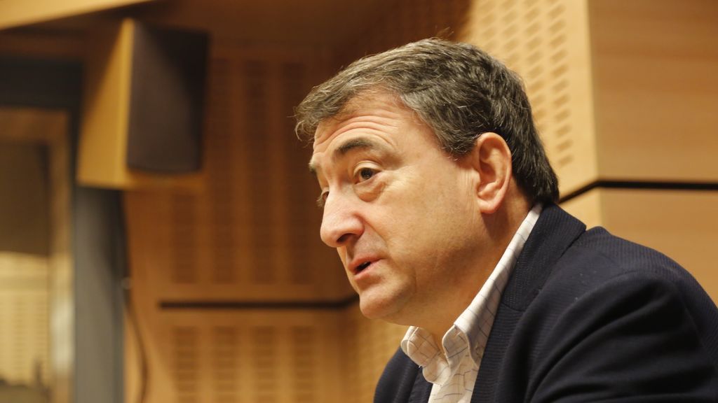 El PNV censura las disputas en el Gobierno de coalición de PSOE y Podemos: "Cansa un poquito" El PNV censura las disputas en el Gobierno de coalición de PSOE y Podemos: "Cansa un poquito"