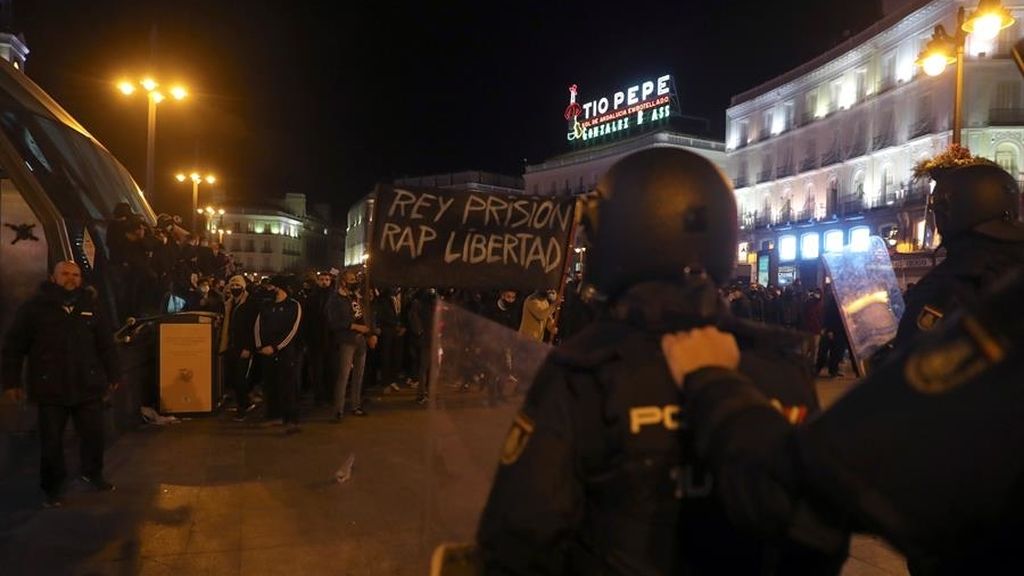 Cargas contra asistentes a la concentración en Madrid en apoyo a Pablo Hasél