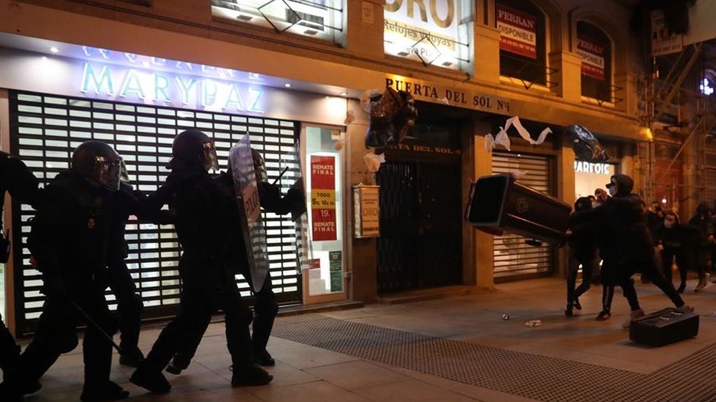 Cargas contra asistentes a la concentración en Madrid en apoyo a Pablo Hasél