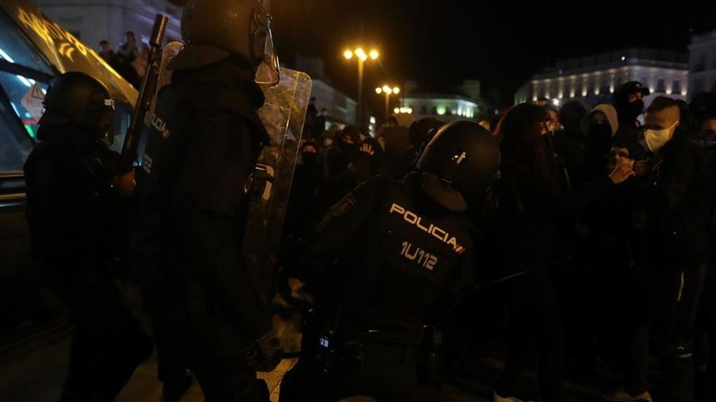 Cargas contra asistentes a la concentración en Madrid en apoyo a Pablo Hasél