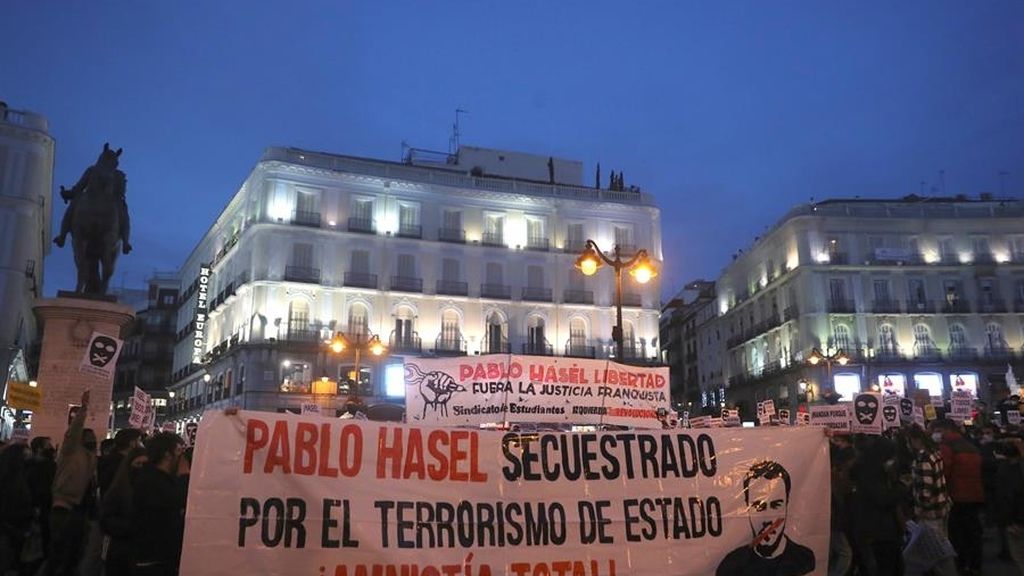 Cargas contra asistentes a la concentración en Madrid en apoyo a Pablo Hasél