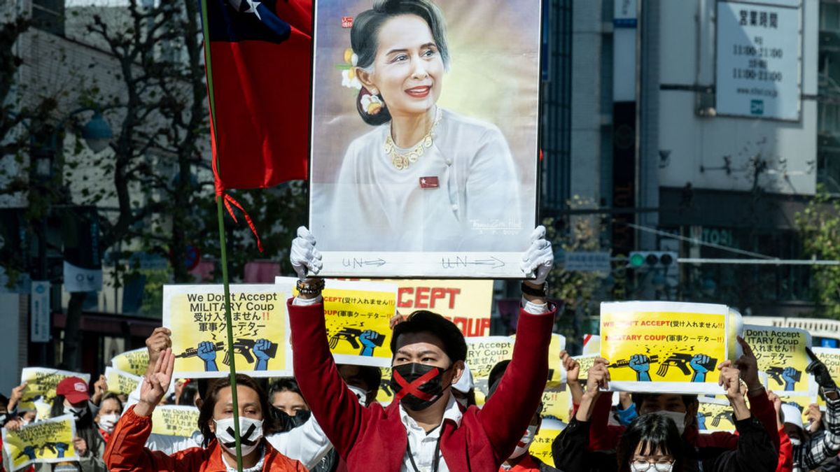 Suu Kyi comparece ante la justicia militar un día antes de lo previsto y sin su abogado