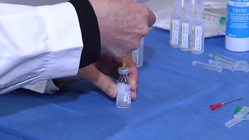 Dos enfermeras logran obtener una séptima dosis de la vacuna de Pfizer