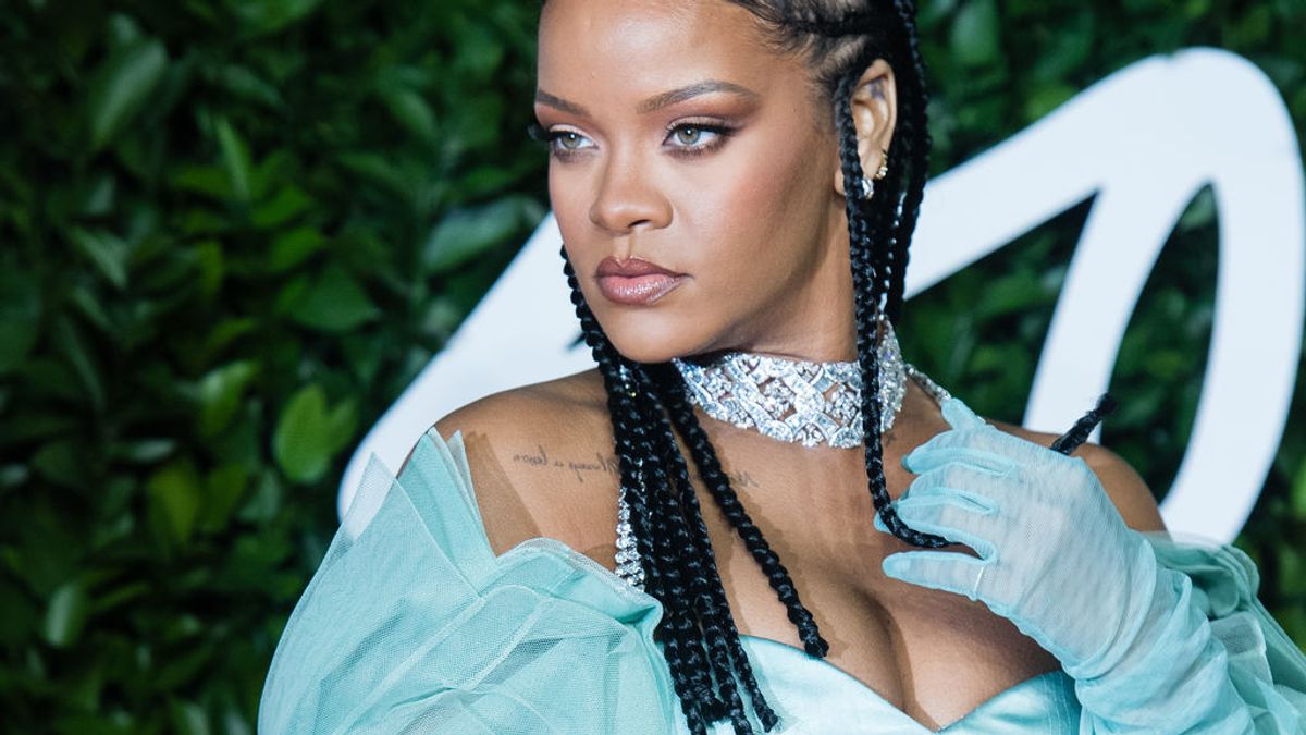 Rihanna enfada de nuevo a India por posar en topless con un colgante de Ganesha, un dios hindú Rihanna enfada de nuevo a India por posar en topless con un colgante de Ganesha, un dios hindú