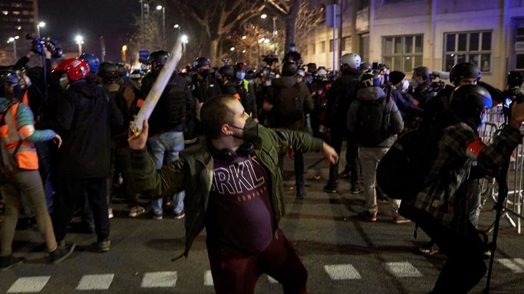 En imágenes: Tercer día consecutivo de violentas protestas en Barcelona por el encarcelamiento de Hasél