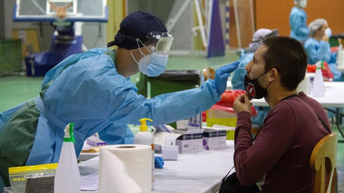 Sanidad registra otra bajada en la incidencia acumulada, que se acerca a los 300 puntos Sanidad registra otra bajada en la incidencia acumulada, que se acerca a los 300 puntos