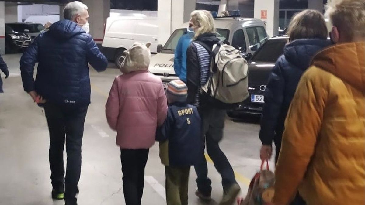 Hallan en una comuna de Granada a tres menores finlandeses sustraídos por su madre