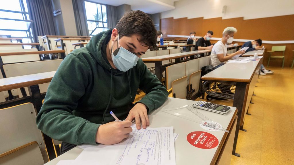Caterina Calsamiglia, experta en educación: "En España los exámenes no entrenan a pensar a los alumnos" Caterina Calsamiglia, experta en educación: "En España los exámenes no entrenan a pensar a los alumnos"