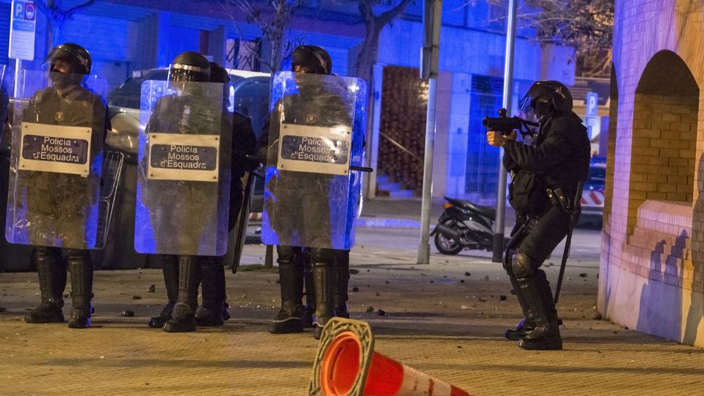Los Mossos investigan si la manifestante que perdió un ojo en los altercados fue a causa de una bala de foam Los Mossos investigan si la manifestante que perdió un ojo en los altercados fue a causa de una bala de foam