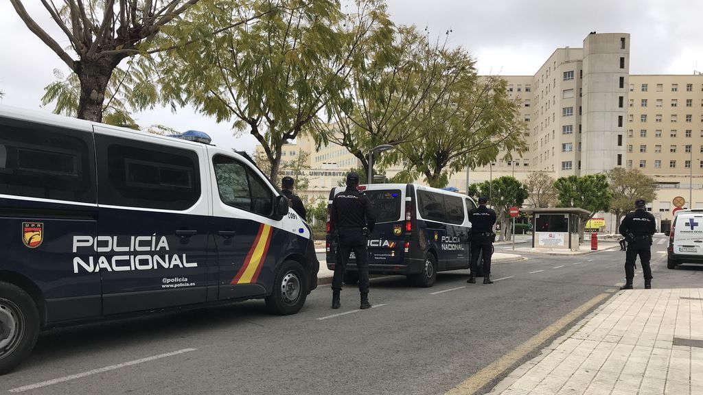 Detienen a un fugitivo que intenta operarse en un hospital de Alicante haciéndose pasar por un sobrino 16 años más joven Detienen a un fugitivo que intenta operarse en un hospital de Alicante haciéndose pasar por un sobrino 16 años más joven