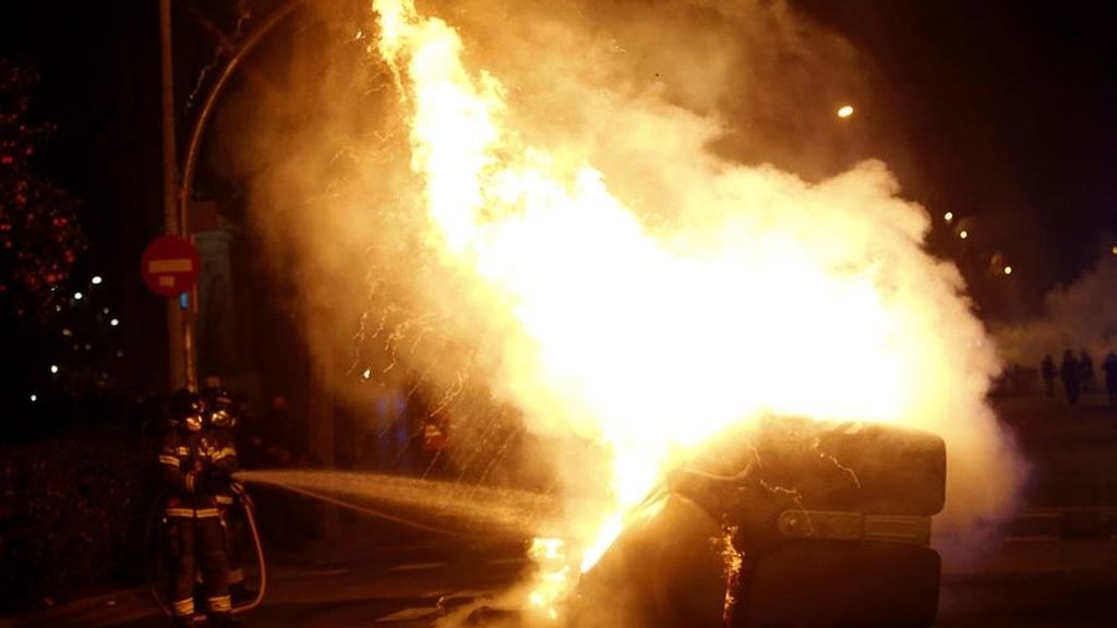 En imágenes: nueva noche de violencia en las calles de Cataluña por el encarcelamiento de Hasél