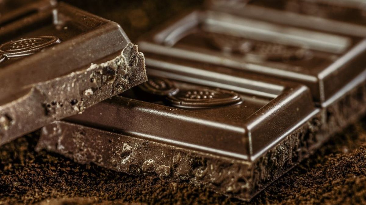 Un repartidor roba 12.000 kg de chocolate que transportaba y lo vende después