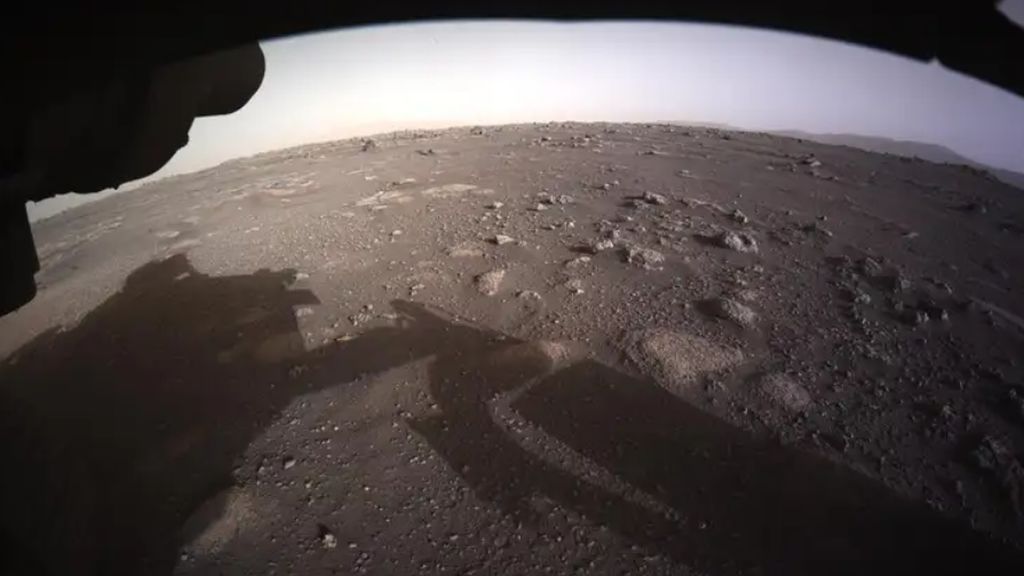 Imagen en color del aterrizaje del Perseverance en Marte