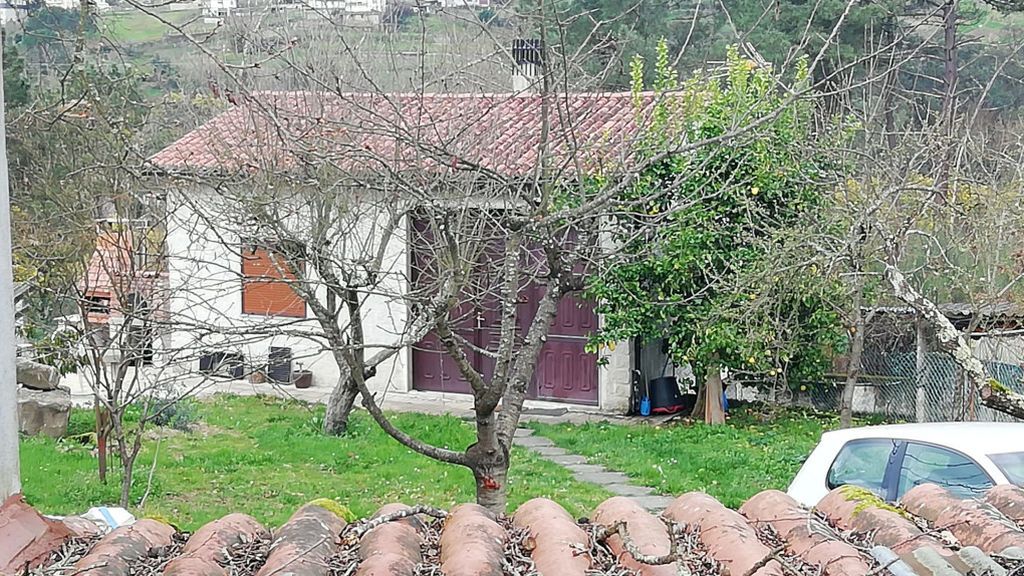 Un hombre mata a puñaladas a una joven y hiere de gravedad a su pareja en Ourense Un hombre mata a puñaladas a una joven y hiere de gravedad a su pareja en Ourense