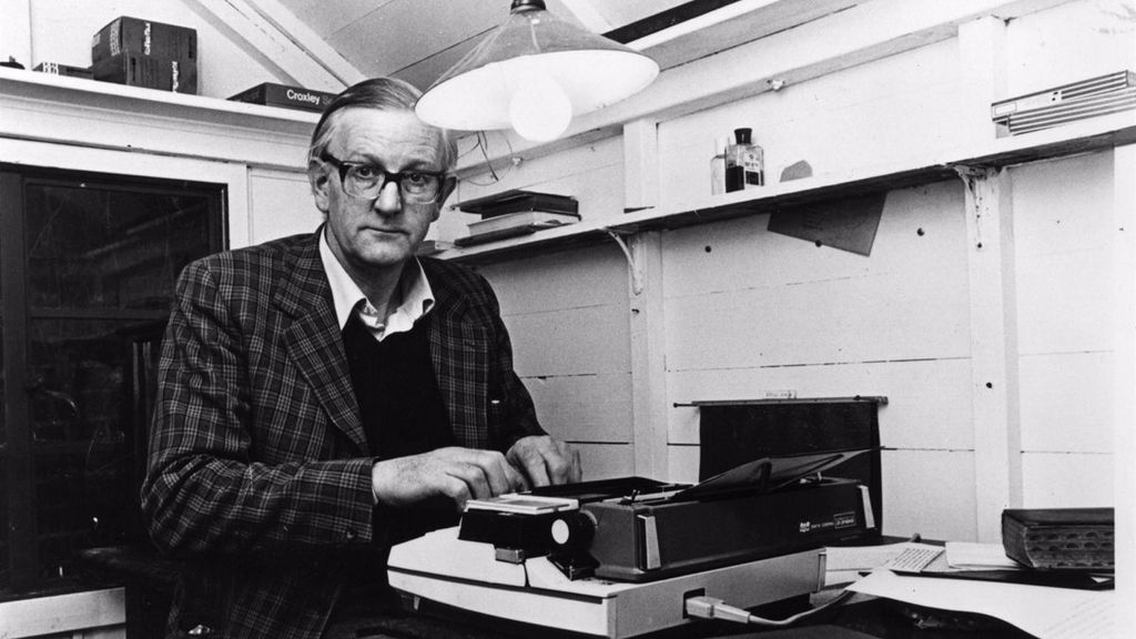 El Hotel Llevant rinde homenaje a Tom Sharpe: “El escritor británico forma parte de la historia del hotel” El Hotel Llevant rinde homenaje a Tom Sharpe: “El escritor británico forma parte de la historia del hotel”
