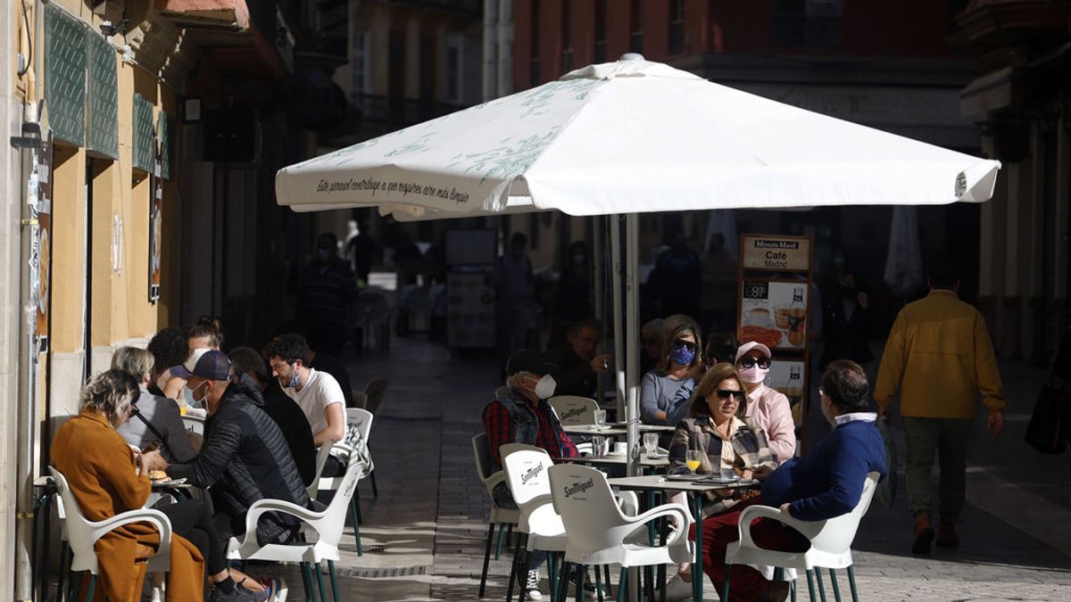Así quedan las restricciones por comunidades: se relajan la movilidad y la hostelería pese a la llamada a la prudencia Así quedan las restricciones por comunidades: se relajan la movilidad y la hostelería pese a la llamada a la prudencia