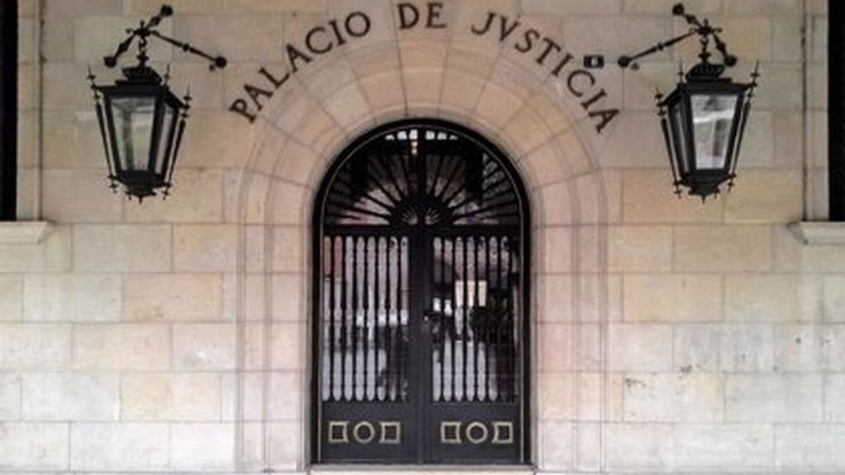 Condenan a dos hermanos por asesinar y emparedar a su madre para cobrar la pensión Condenan a dos hermanos por asesinar y emparedar a su madre para cobrar la pensión