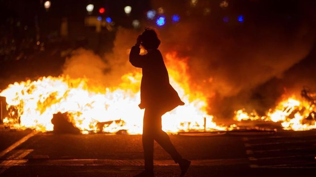 Jóvenes cabreados, radicalizados y sin futuro: la semilla que crece en las calles de Cataluña