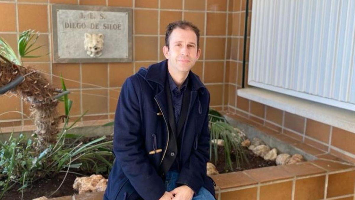 Rafael Bailón, mejor docente de Secundaria: "No se puede ser un profesor pegado a un libro. Hay que fomentar la creatividad" Rafael Bailón, mejor docente de Secundaria: "No se puede ser un profesor pegado a un libro. Hay que fomentar la creatividad"