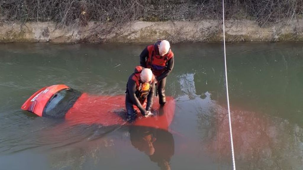 Muere un matrimonio al caer su coche a un canal en Alfaro Muere un matrimonio al caer su coche a un canal en Alfaro
