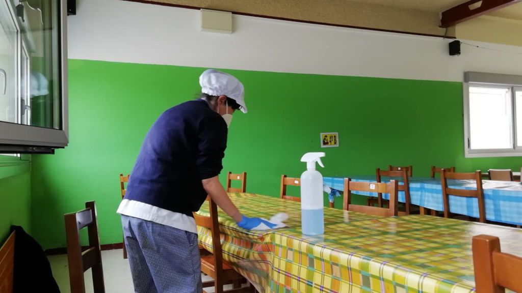 Desinfección en el comedor del CEIP Lagostelle