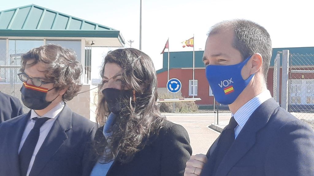 Vox afirma que PSOE, PP y Podemos han contactado "de manera oculta" con el excomisario Villarejo después de visitarle en prisión Vox afirma que PSOE, PP y Podemos han contactado "de manera oculta" con el excomisario Villarejo después de visitarle en prisión
