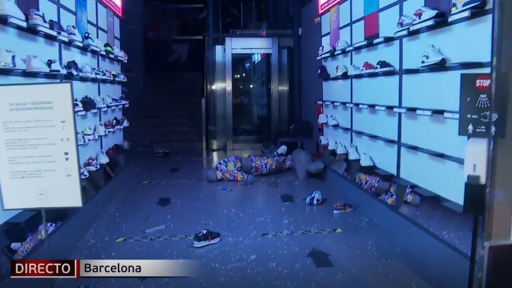 Saqueos en varias tiendas de Barcelona en la quinta jornada de disturbios