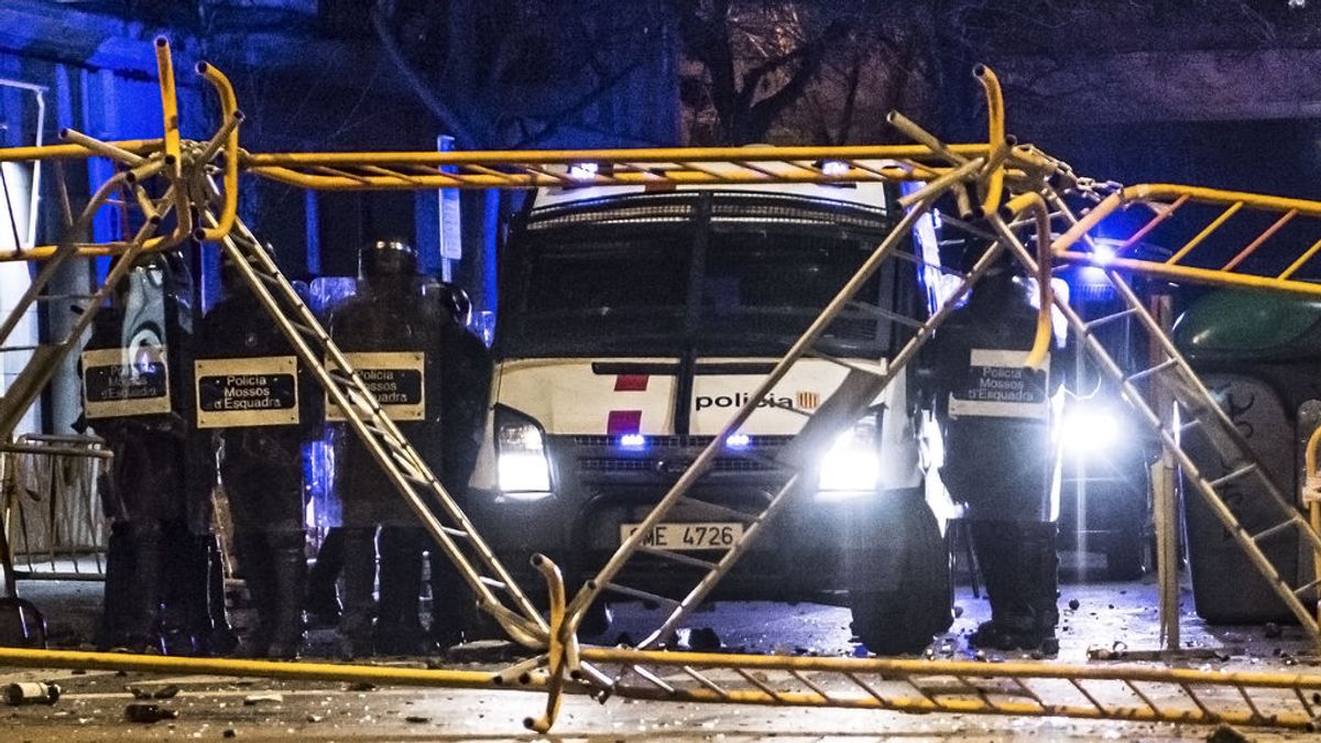 Sindicatos de Mossos d´Esquadra piden una reunión urgente con el conseller de Interior tras los altercados Sindicatos de Mossos d´Esquadra piden una reunión urgente con el conseller de Interior tras los altercados