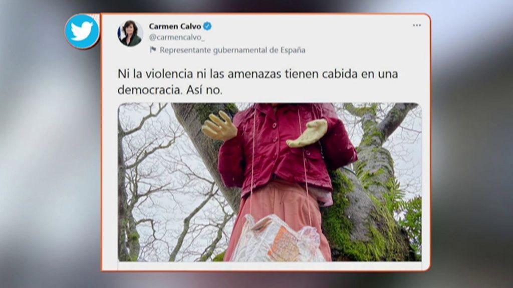 Carmen Calvo condena la aparición de una muñeca ahorcada con su cara: "Así no"