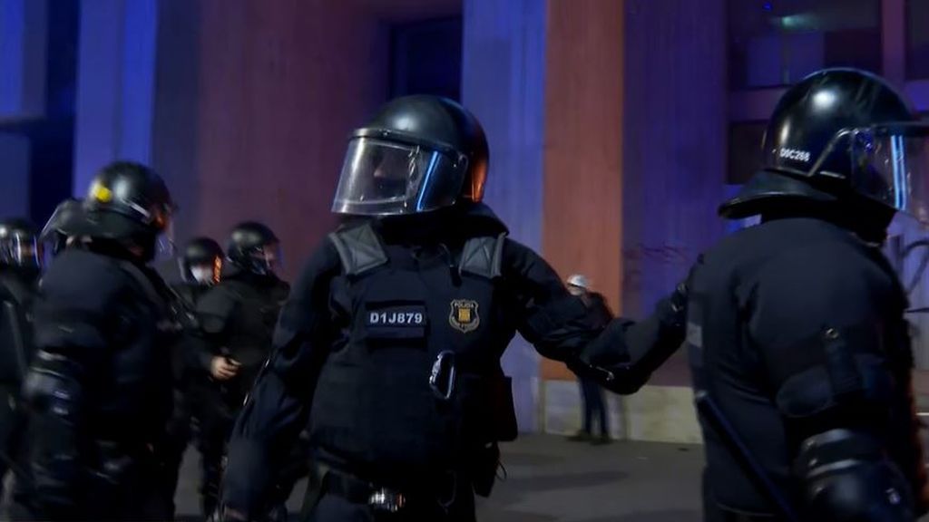 Quinta noche de disturbios en las protestas para reclamar la libertad de Pablo Hasel de Barcelona y Madrid