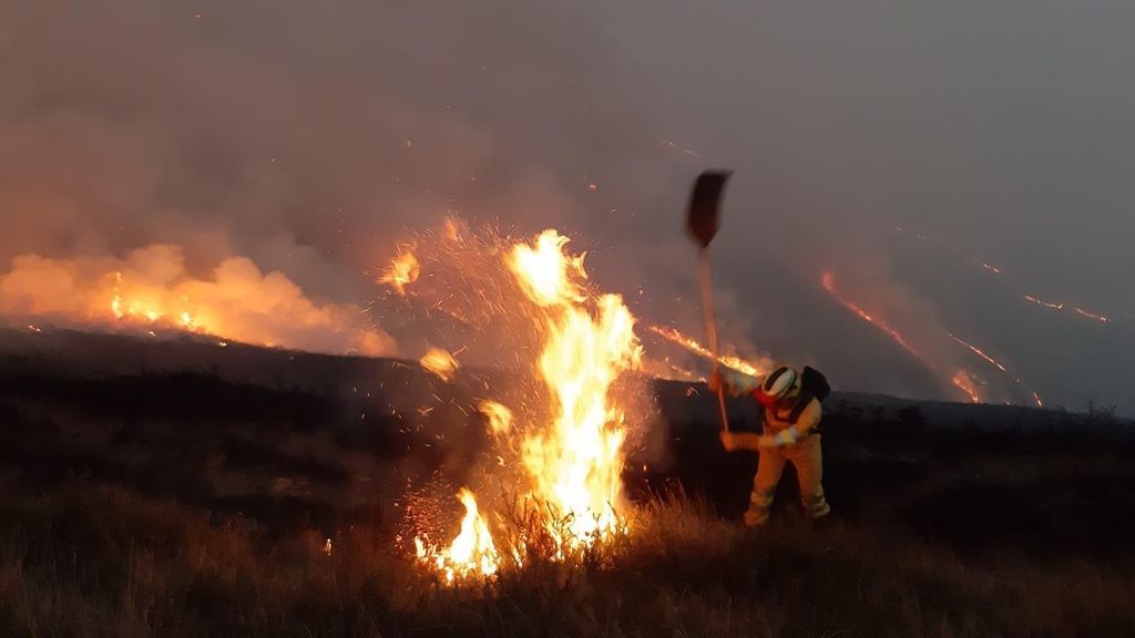 Cantabria mantiene activos 27 incendios forestales, tres "especialmente preocupantes"