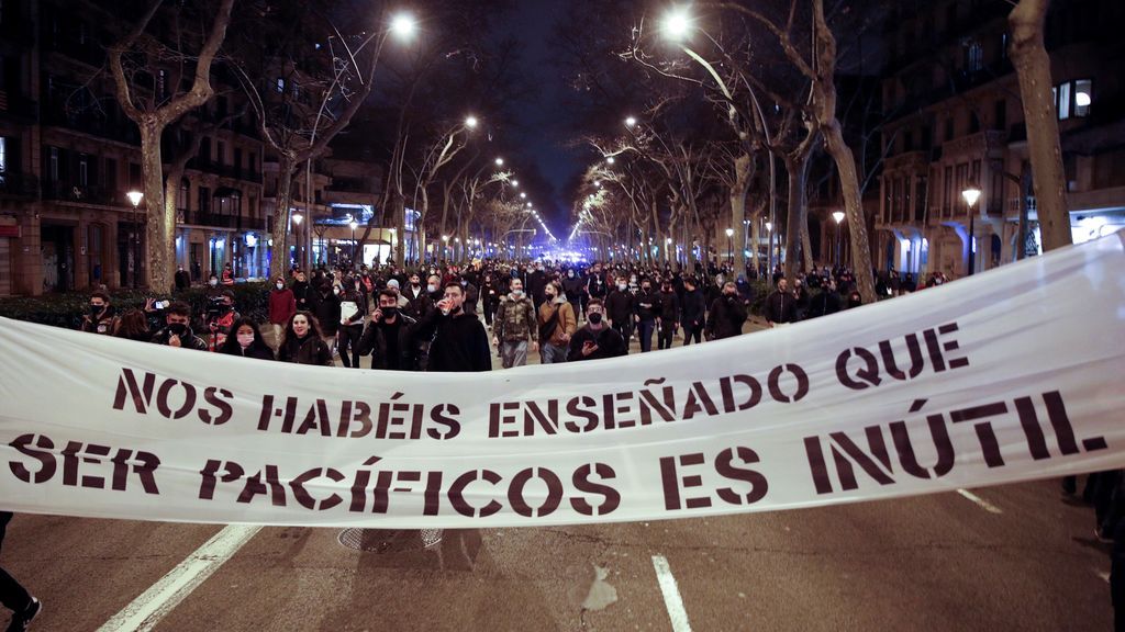 Así ha sido las protestas por Hasél en Barcelona este domingo Así ha sido las protestas por Hasél en Barcelona este domingo
