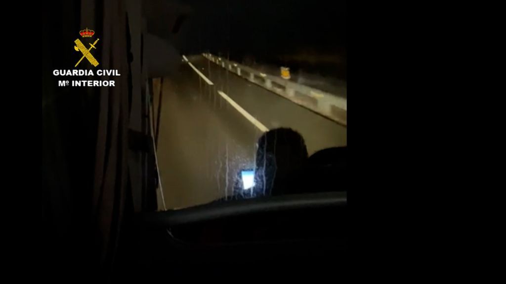 Denuncian al conductor de un autobús de Segovia: recorrió más de 33 kilómetros haciendo uso del móvil